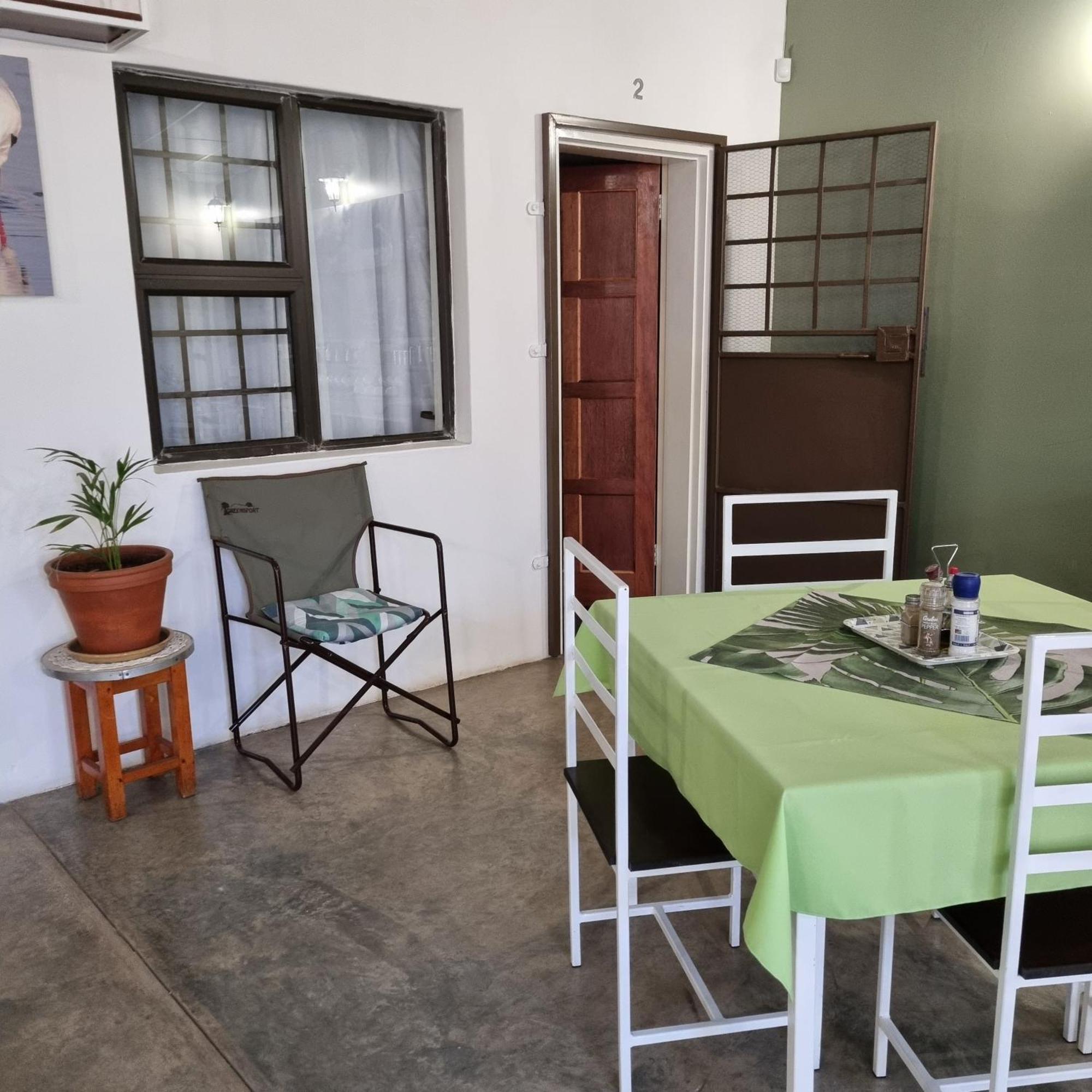 Olienhoff Guesthouse And Rest Camp Otavi エクステリア 写真