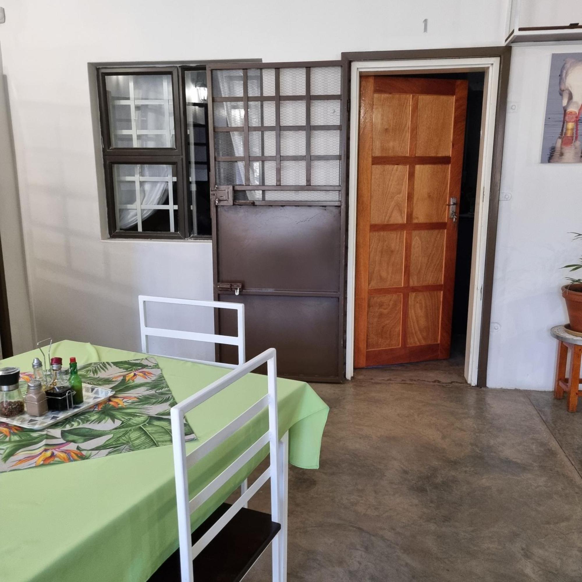 Olienhoff Guesthouse And Rest Camp Otavi エクステリア 写真